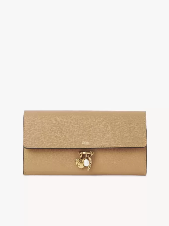 Chloé Charms, taneli deri kapaklı uzun cüzdan Chloé Charms, taneli deri kapaklı uzun cüzdan