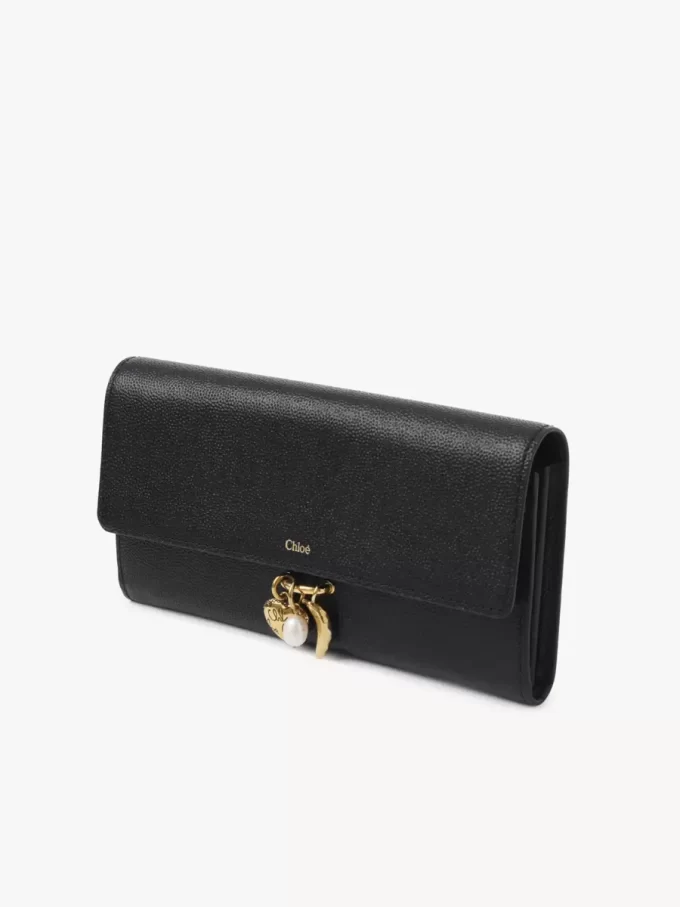 Chloé Charms, taneli deri kapaklı uzun cüzdan Chloé Charms, taneli deri kapaklı uzun cüzdan