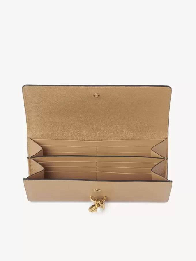 Chloé Charms, taneli deri kapaklı uzun cüzdan Chloé Charms, taneli deri kapaklı uzun cüzdan