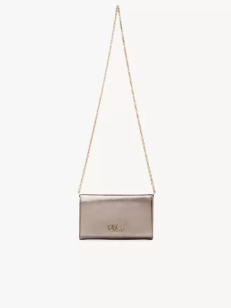 Chloé Iconic metalize deri zincirli kapaklı cüzdan Chloé Iconic metalize deri zincirli kapaklı cüzdan