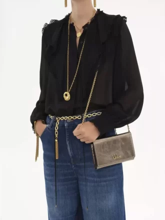 Chloé Iconic metalize deri zincirli kapaklı cüzdan Chloé Iconic metalize deri zincirli kapaklı cüzdan