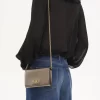Chloé Iconic metalize deri zincirli kapaklı cüzdan Chloé Iconic metalize deri zincirli kapaklı cüzdan