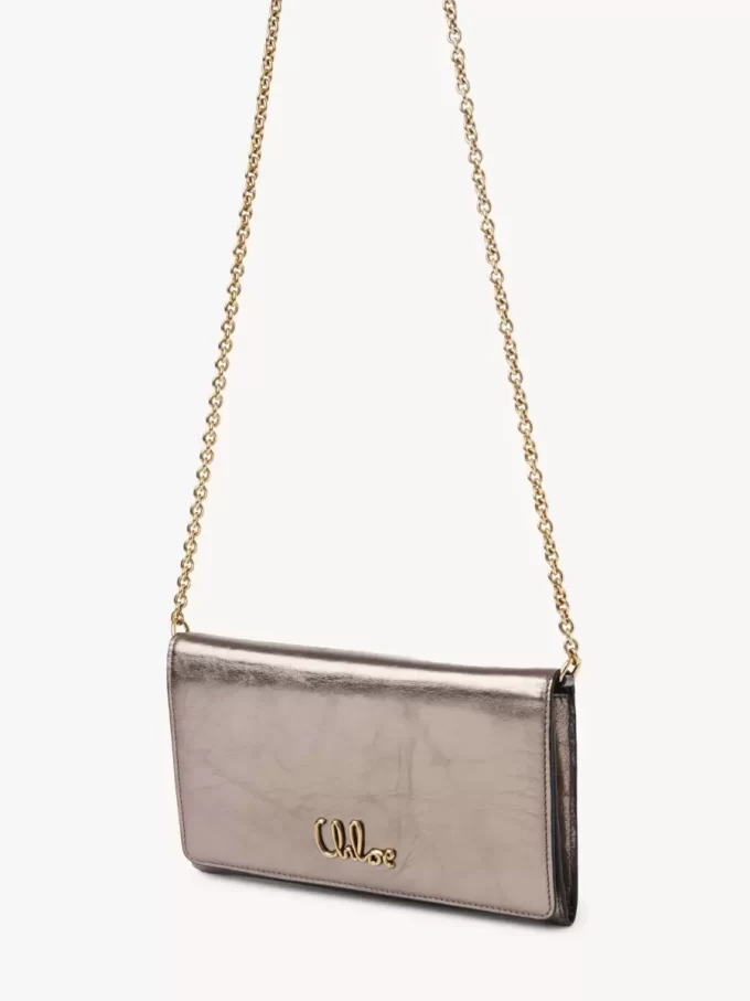 Chloé Iconic metalize deri zincirli kapaklı cüzdan Chloé Iconic metalize deri zincirli kapaklı cüzdan