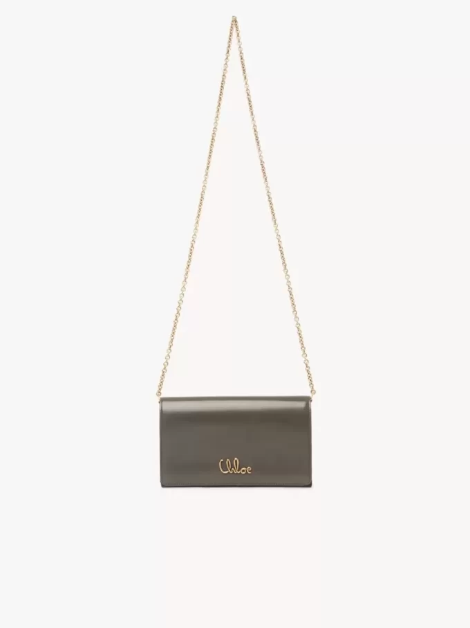 Chloé Iconic zincirli parlak deri kapaklı cüzdan Chloé Iconic zincirli parlak deri kapaklı cüzdan