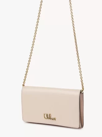 Chloé Iconic zincirli parlak deri kapaklı cüzdan Chloé Iconic zincirli parlak deri kapaklı cüzdan