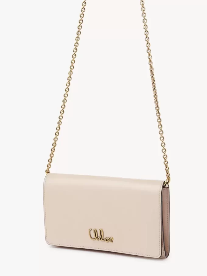 Chloé Iconic zincirli parlak deri kapaklı cüzdan Chloé Iconic zincirli parlak deri kapaklı cüzdan