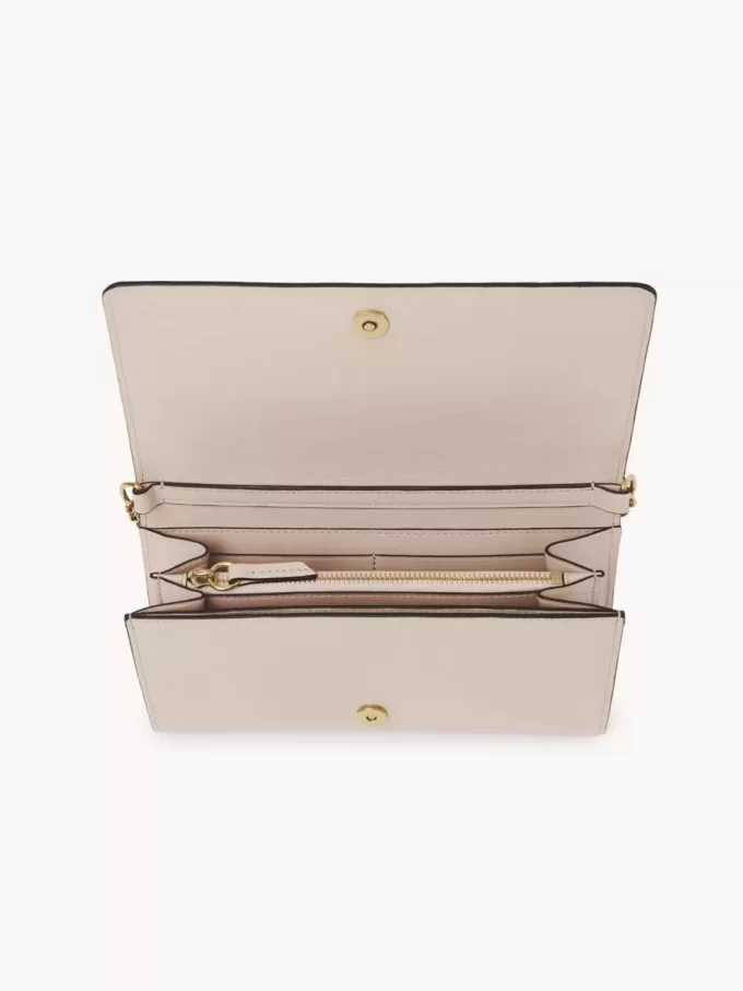 Chloé Iconic zincirli parlak deri kapaklı cüzdan Chloé Iconic zincirli parlak deri kapaklı cüzdan