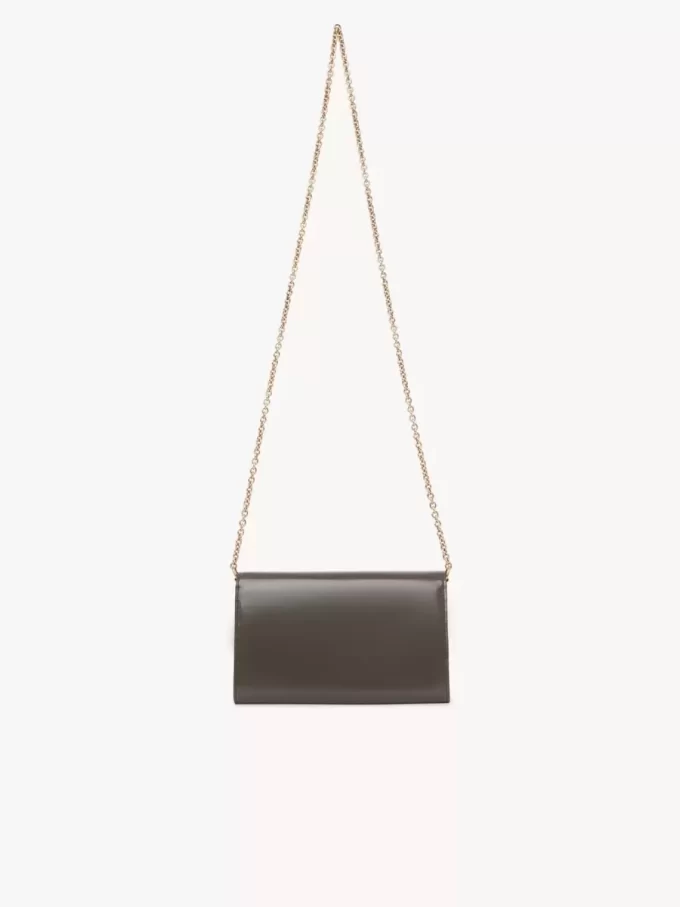 Chloé Iconic zincirli parlak deri kapaklı cüzdan Chloé Iconic zincirli parlak deri kapaklı cüzdan