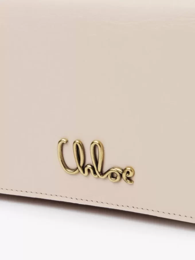 Chloé Iconic zincirli parlak deri kapaklı cüzdan Chloé Iconic zincirli parlak deri kapaklı cüzdan