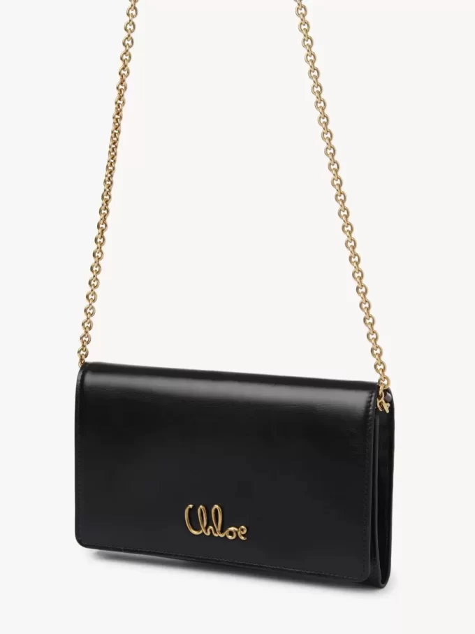 Chloé Iconic zincirli parlak deri kapaklı cüzdan Chloé Iconic zincirli parlak deri kapaklı cüzdan