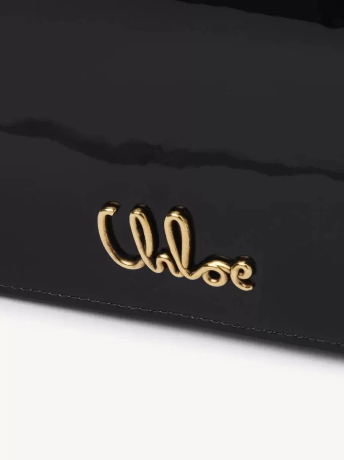 Chloé Iconic zincirli, rugan deri kapaklı cüzdan Chloé Iconic zincirli, rugan deri kapaklı cüzdan