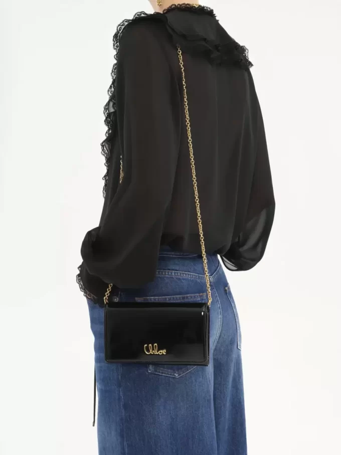Chloé Iconic zincirli, rugan deri kapaklı cüzdan Chloé Iconic zincirli, rugan deri kapaklı cüzdan