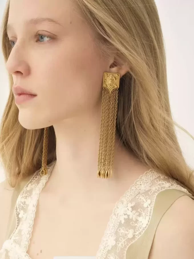 Chloé Muska küpeleri Chloé Muska küpeleri