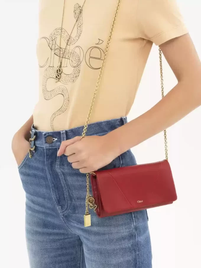 Chloé Spin kapaklı zincirli deri cüzdan