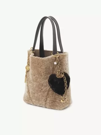 Chloé Symbols Kalp Koyun postu çanta süsü pirinçten Chloé Symbols Kalp Koyun postu çanta süsü pirinçten