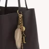 Chloé Symbols pirinç ve koyun postundan yapılmış çanta süsü Chloé Symbols pirinç ve koyun postundan yapılmış çanta süsü