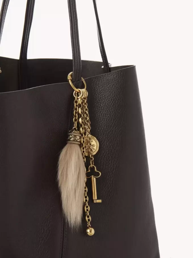 Chloé Symbols pirinç ve koyun postundan yapılmış çanta süsü Chloé Symbols pirinç ve koyun postundan yapılmış çanta süsü