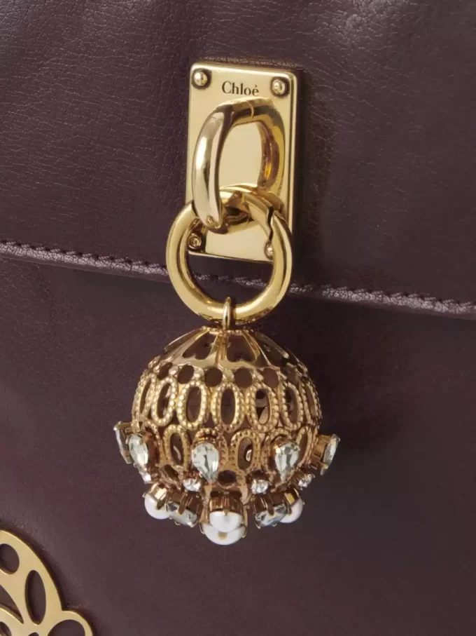 Château Treasures taneli deri zincir kapaklı çanta Château Treasures taneli deri zincir kapaklı çanta