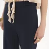 Esnek yünden yapılmış, paçaları geniş paçalı pantolon Esnek yünden yapılmış, paçaları geniş paçalı pantolon