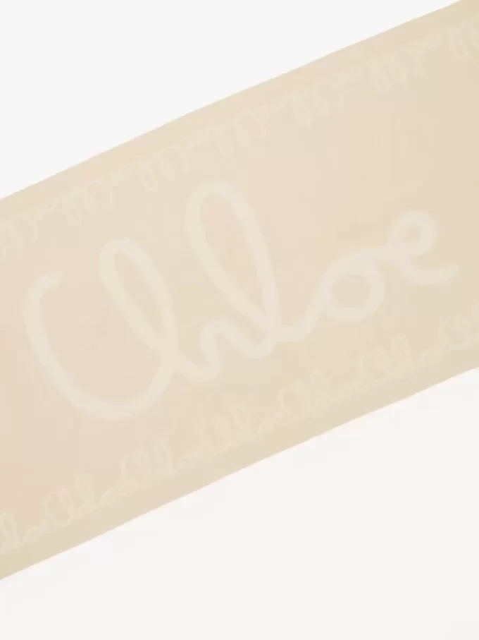 Jakarlı yünden yapılmış Chloé Iconic atkı