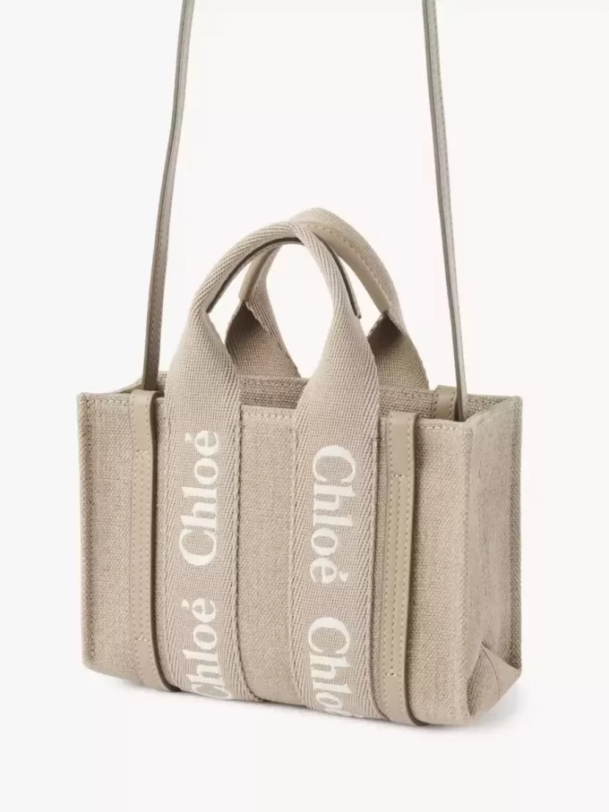 Keten ve deriden yapılmış mini Woody tote çanta Keten ve deriden yapılmış mini Woody tote çanta