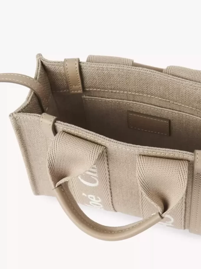 Keten ve deriden yapılmış mini Woody tote çanta Keten ve deriden yapılmış mini Woody tote çanta