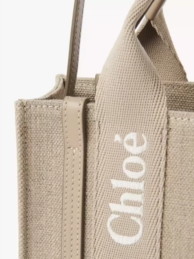 Keten ve deriden yapılmış mini Woody tote çanta Keten ve deriden yapılmış mini Woody tote çanta