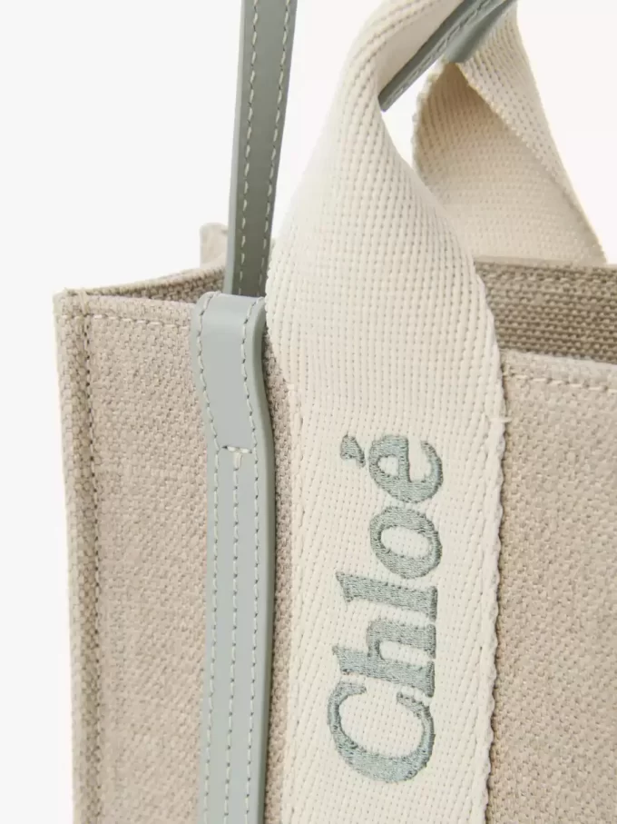 Keten ve deriden yapılmış mini Woody tote çanta Keten ve deriden yapılmış mini Woody tote çanta