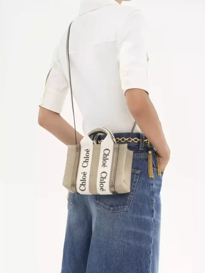 Keten ve deriden yapılmış mini Woody tote çanta Keten ve deriden yapılmış mini Woody tote çanta