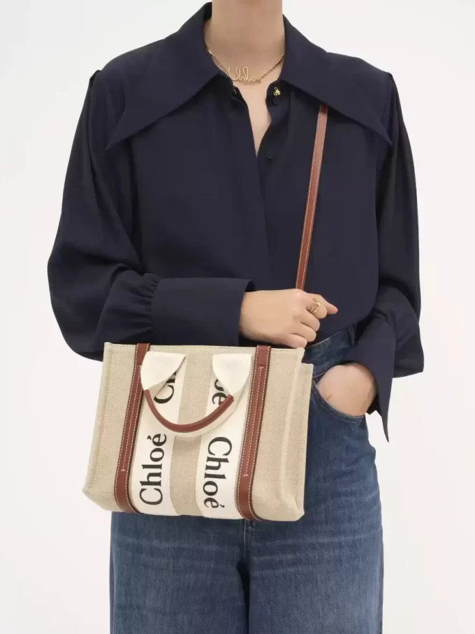 Ketenden yapılmış küçük Woody tote çanta Ketenden yapılmış küçük Woody tote çanta