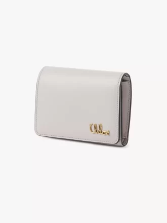 Küçük Chloé Iconic üç katlı, taneli deriden yapılmış bozuk para cebi Küçük Chloé Iconic üç katlı, taneli deriden yapılmış bozuk para cebi