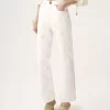 Kot kumaşından işlenmiş kısa kot pantolon Kot kumaşından işlenmiş kısa kot pantolon