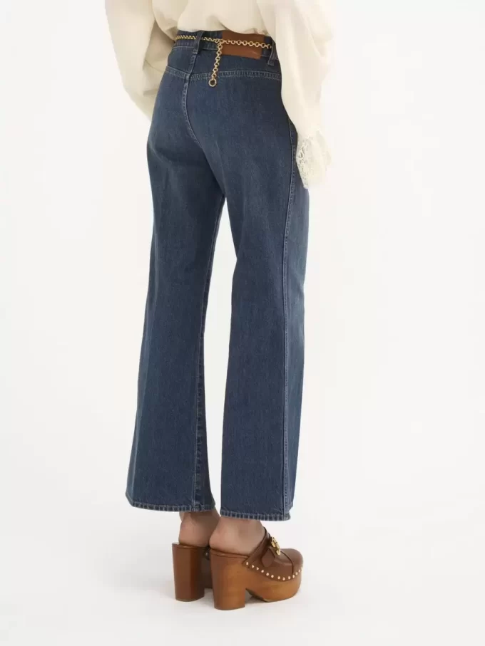 Kot pantolonlarda kısa paça pantolon Kot pantolonlarda kısa paça pantolon