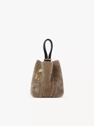 Koyun postundan yapılmış küçük Chloé Spin tote çanta