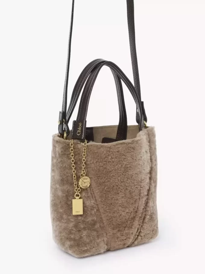 Koyun postundan yapılmış küçük Chloé Spin tote çanta Koyun postundan yapılmış küçük Chloé Spin tote çanta