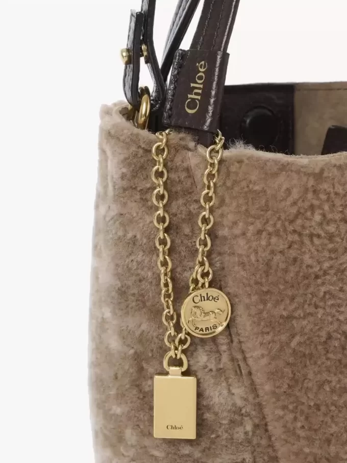 Koyun postundan yapılmış küçük Chloé Spin tote çanta Koyun postundan yapılmış küçük Chloé Spin tote çanta
