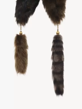 Koyun postundan yapılmış Treasure Tails atkı Koyun postundan yapılmış Treasure Tails atkı