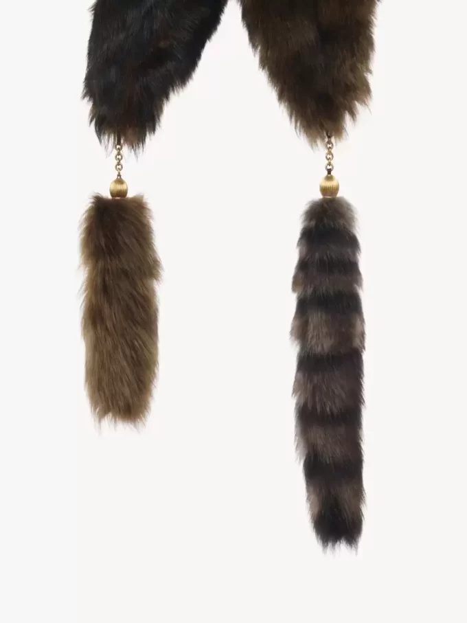Koyun postundan yapılmış Treasure Tails atkı Koyun postundan yapılmış Treasure Tails atkı