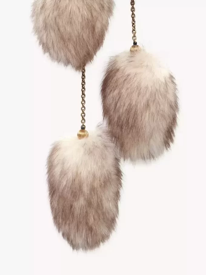 Koyun postundan yapılmış Treasure Tails atkı Koyun postundan yapılmış Treasure Tails atkı