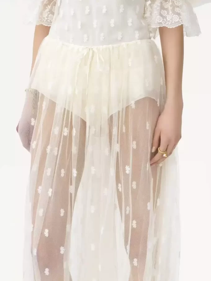 İşlemeli dantelden bağcıklı pantolon İşlemeli dantelden bağcıklı pantolon