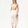 İşlemeli dantelden ince askılı fırfırlı bralet İşlemeli dantelden ince askılı fırfırlı bralet