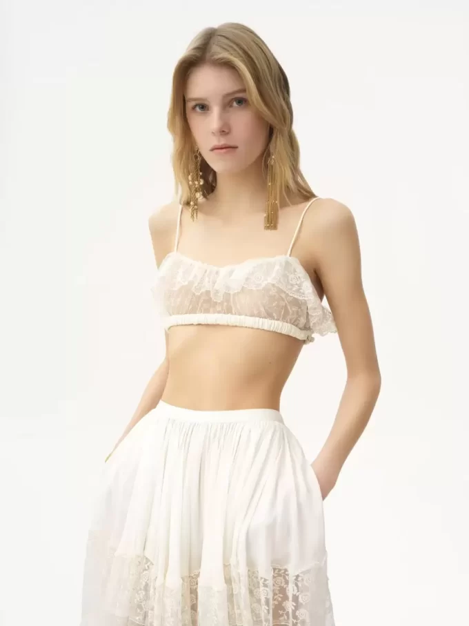 İşlemeli dantelden ince askılı fırfırlı bralet İşlemeli dantelden ince askılı fırfırlı bralet