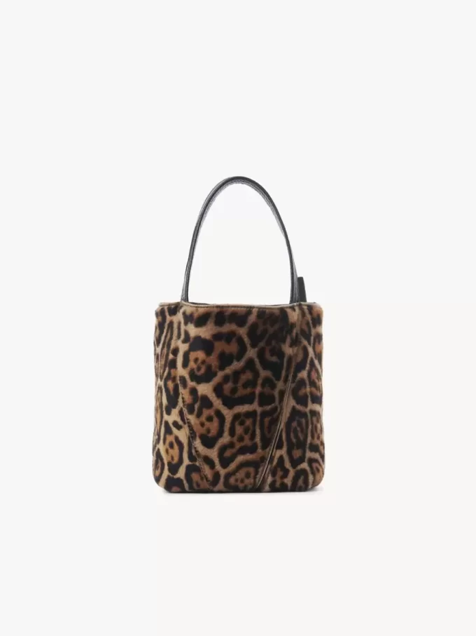Leopar desenli koyun postundan yapılmış küçük Chloé Spin tote çanta