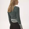 Merino yününden yapılmış V yakalı dar kazak Merino yününden yapılmış V yakalı dar kazak