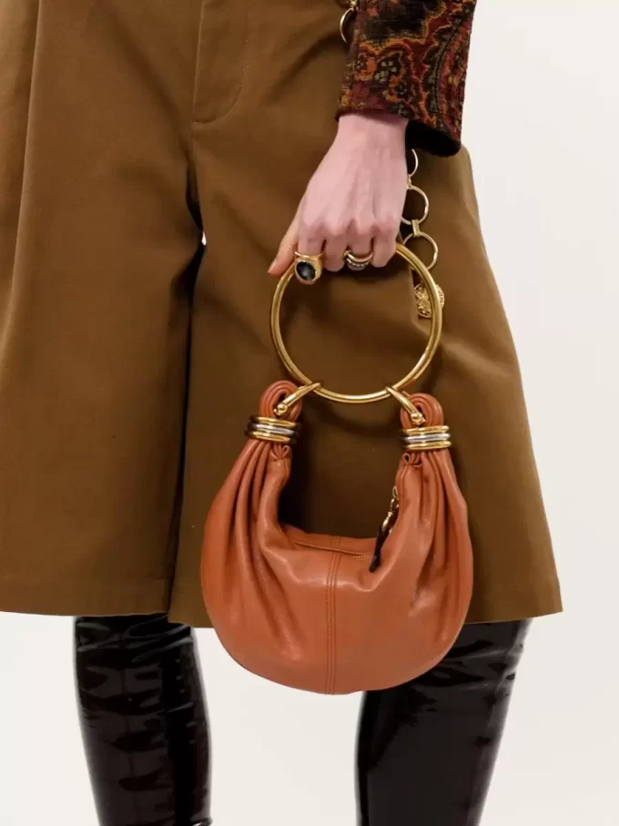 Mini Bileklik Hobo Çanta, taneli deri Mini Bileklik Hobo Çanta, taneli deri