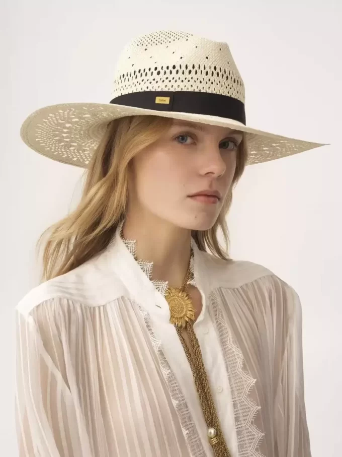 Palmiye hasırından yapılmış Chloé Panama şapkası