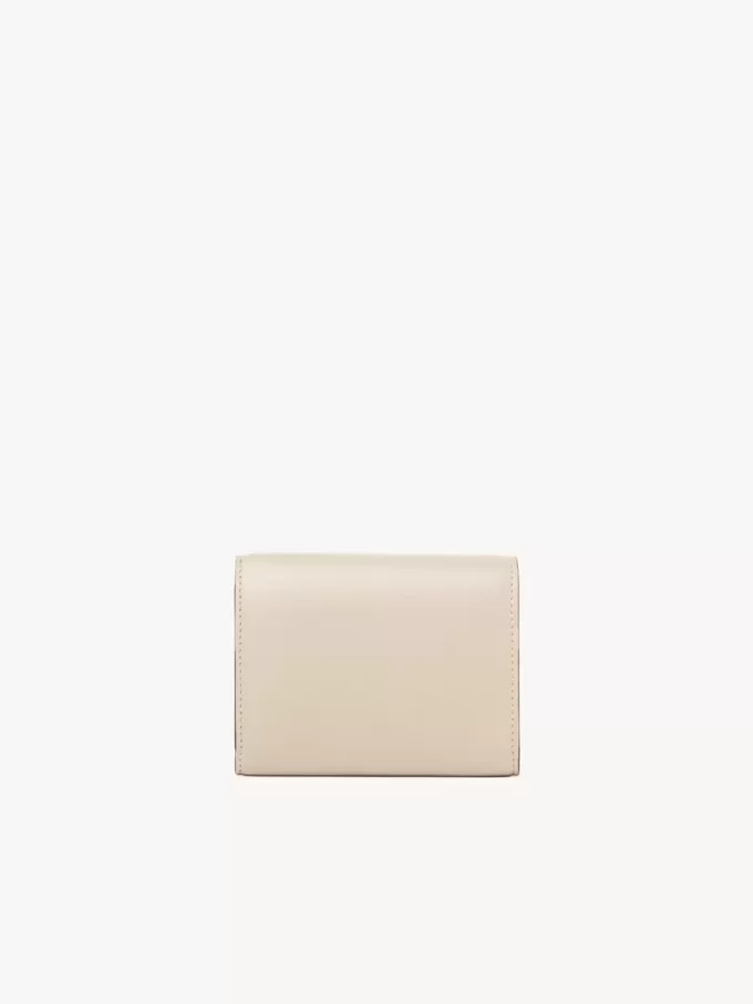 Parlak deriden yapılmış, bozuk para cebi bulunan küçük Chloé Iconic üç katlı çanta Parlak deriden yapılmış, bozuk para cebi bulunan küçük Chloé Iconic üç katlı çanta
