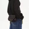 Parlak deriden yapılmış küçük Marcie eyer çantası Parlak deriden yapılmış küçük Marcie eyer çantası