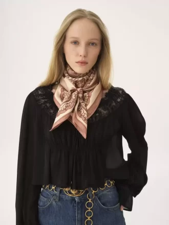 İpek dimi kumaştan yapılmış Chloé Paisley kare eşarp İpek dimi kumaştan yapılmış Chloé Paisley kare eşarp