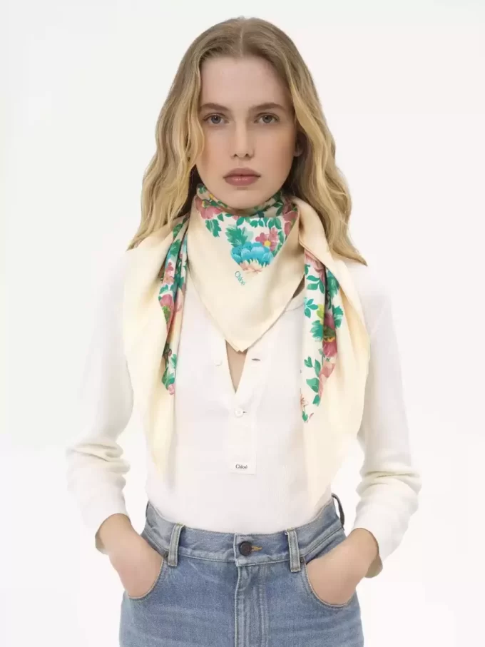 İpek kumaştan yapılmış kare Chloé Peonies eşarp